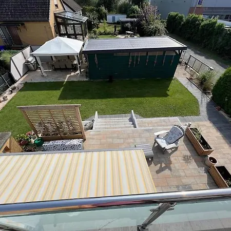 Grosses Einfamilienhaus + Garten