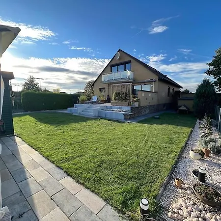 Grosses Einfamilienhaus + Garten Holiday home *