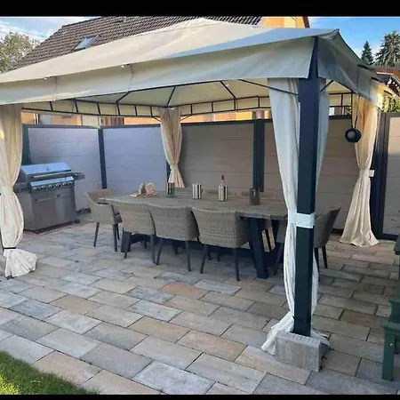 Grosses Einfamilienhaus + Garten