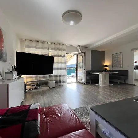 Holiday home Grosses Einfamilienhaus + Garten